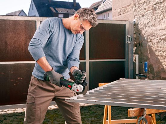 Bosch akumulatorska ugaona brusilica UniversalGrind 18V-75 (06033E5000)