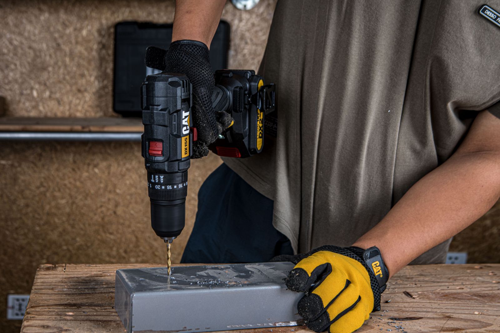 CAT akumulatorska bušilica odvijač 18V DX155.2